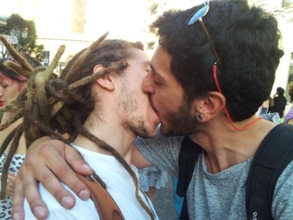Un bacio tra gay